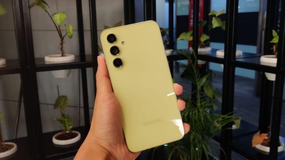 Samsung Galaxy A54 is priced at Rs 40,999 in India. Samsung Galaxy A54 is priced at Rs 40,999 in India.