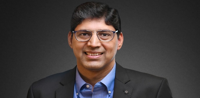 Mohit Kabra, Group CFO at MakeMyTrip Mohit Kabra, Group CFO at MakeMyTrip
