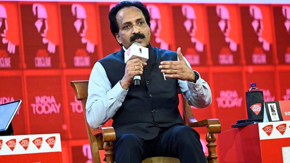 He also talked about the failure of the Chandrayaan-2 mission at length during this event. He also talked about the failure of the Chandrayaan-2 mission at length during this event.