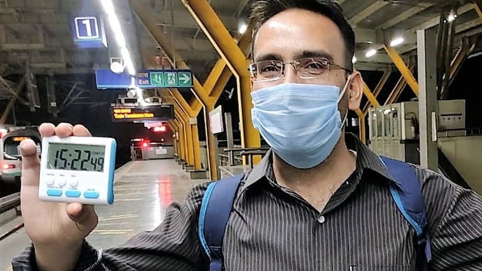 Manu attempted this when the metro was opened to the public after the first lockdown was over. Manu attempted this when the metro was opened to the public after the first lockdown was over.