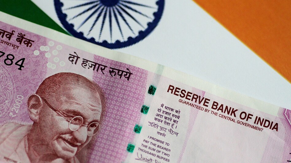 ‘Consumption boost of Rs 55,000 crore’: SBI on Rs 2,000 banknotes withdrawal ‘Consumption boost of Rs 55,000 crore’: SBI on Rs 2,000 banknotes withdrawal