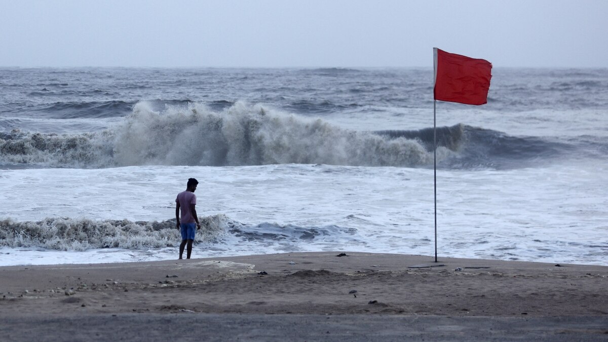 Cyclone Biparjoy updates: Red alert issued, 69 trains cancelled, rain warning for 8 states Cyclone Biparjoy updates: Red alert issued, 69 trains cancelled, rain warning for 8 states