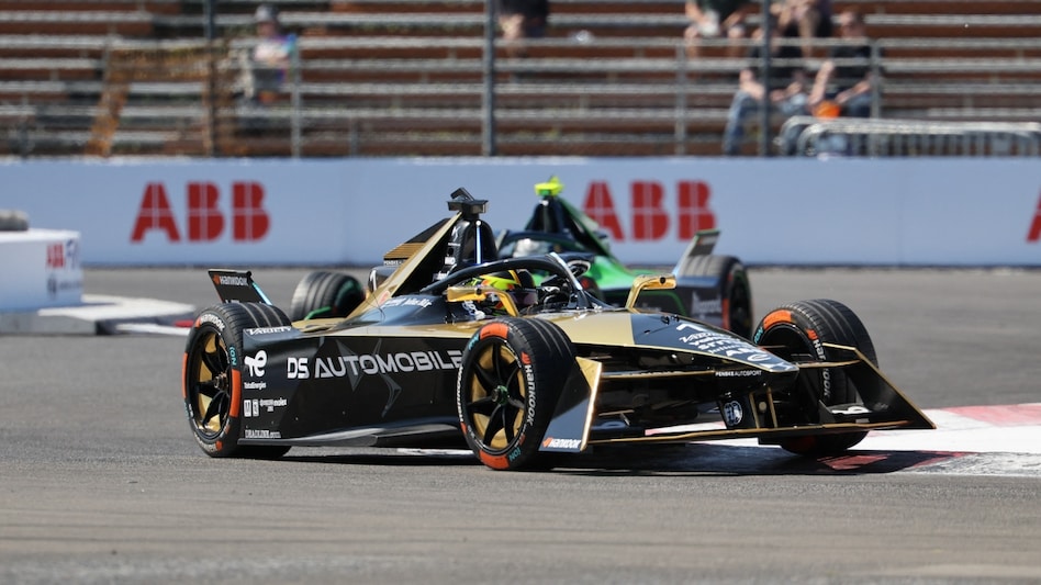 Jun 24, 2023; Portland, Oregon, USA; DS Penske driver Stoffel Vandoorne (1) rounds a turn during the practice session at the 2023 Portland E-Prix at Portland International Raceway. (Al Sermeno-USA TODAY Sports) Jun 24, 2023; Portland, Oregon, USA; DS Penske driver Stoffel Vandoorne (1) rounds a turn during the practice session at the 2023 Portland E-Prix at Portland International Raceway. (Al Sermeno-USA TODAY Sports)