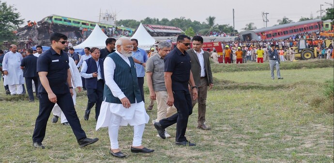 PM Modi visits Balasore train accident site PM Modi visits Balasore train accident site