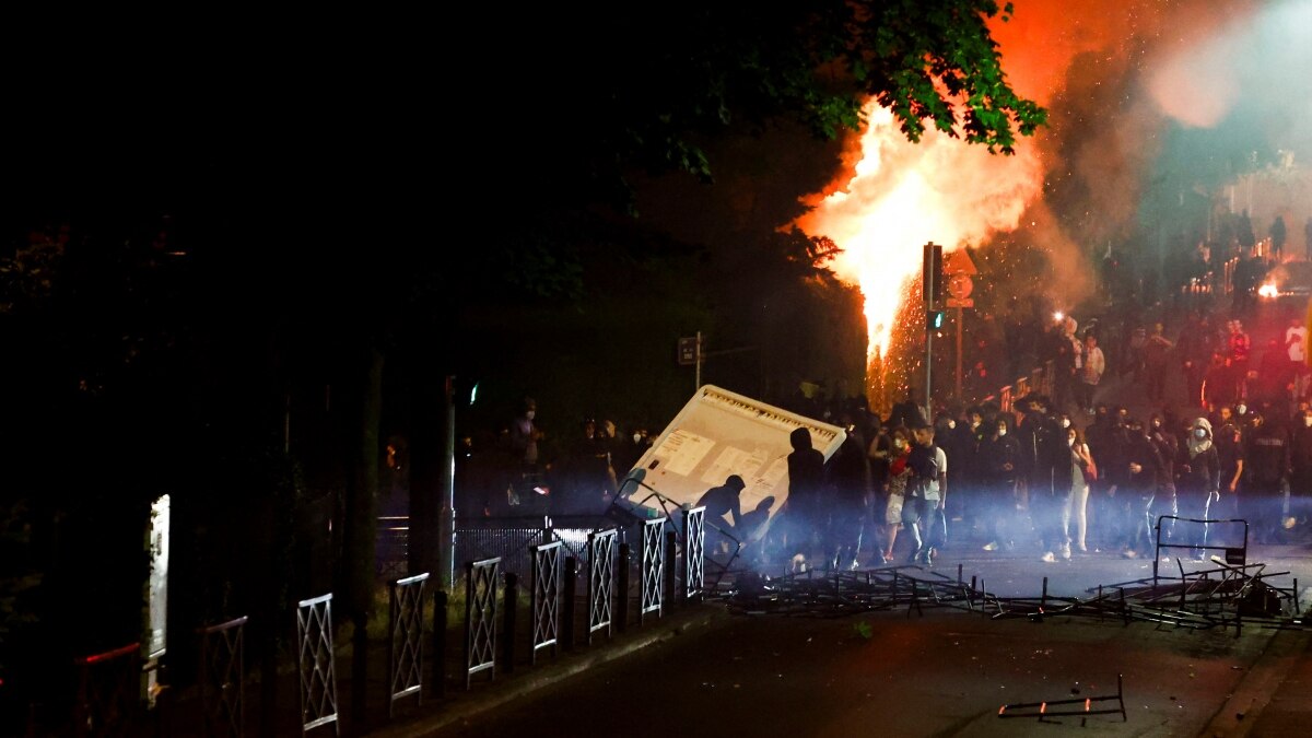 France unrest: Riots, arson across cities over teen's murder, officer charged - Vimarsana News