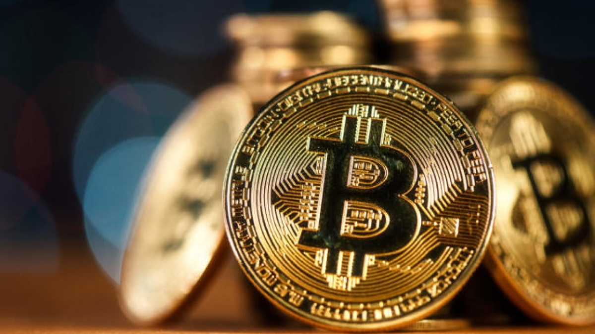  The global cryptocurrency market cap was trading lower, falling to $1.07 trillion-mark as it dropped slightly, less than a per cent in the last 24 hours.