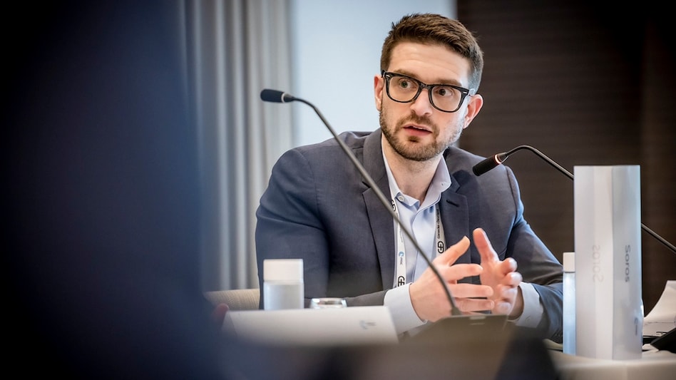 Alexander Soros to take over George Soros' $25-billion empire Alexander Soros to take over George Soros' $25-billion empire