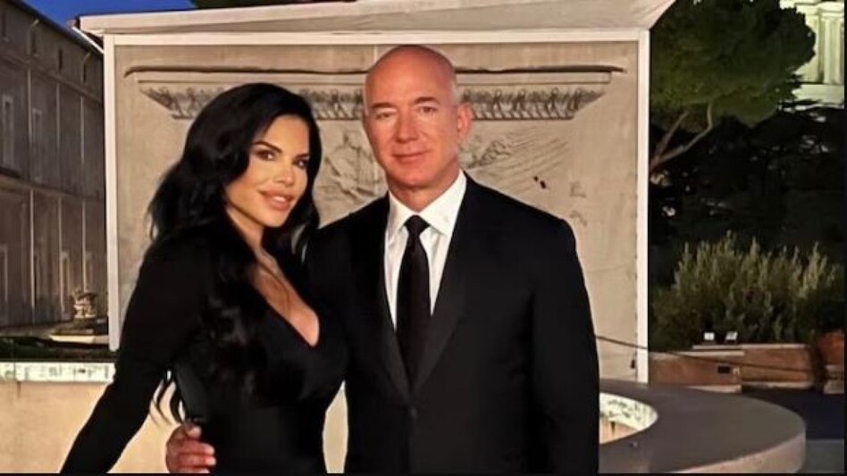 Jeff Bezos to sign prenuptial agreement with girlfriend Lauren Sanchez to protect 138 billion dollar fortune Jeff Bezos to sign prenuptial agreement with girlfriend Lauren Sanchez to protect 138 billion dollar fortune
