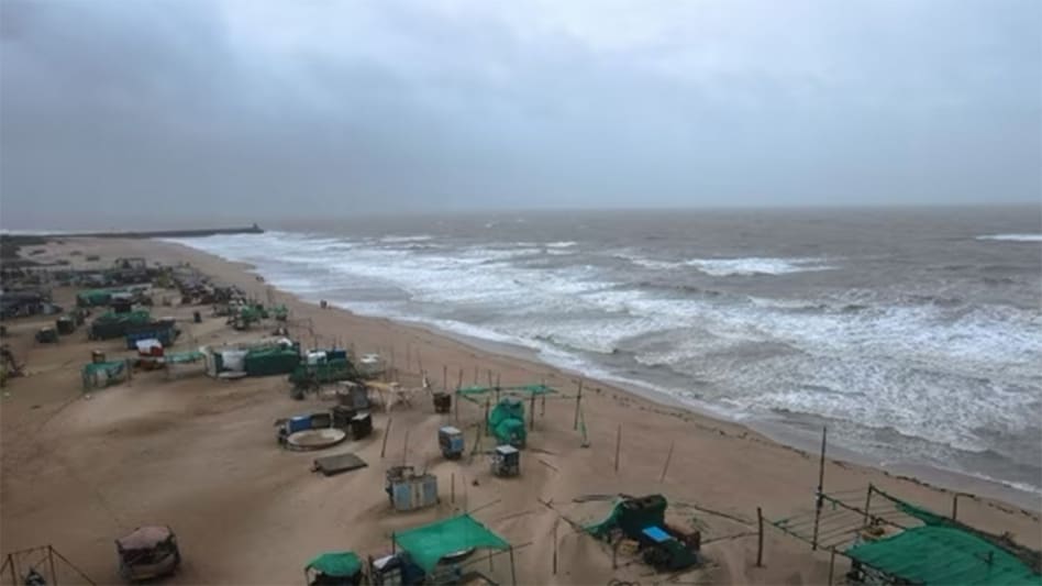 Cyclone Biparjoy, which is scheduled to make a landfall on Thursday, is expected to affect people in Gujarat, Rajasthan, Maharashtra. Cyclone Biparjoy, which is scheduled to make a landfall on Thursday, is expected to affect people in Gujarat, Rajasthan, Maharashtra.