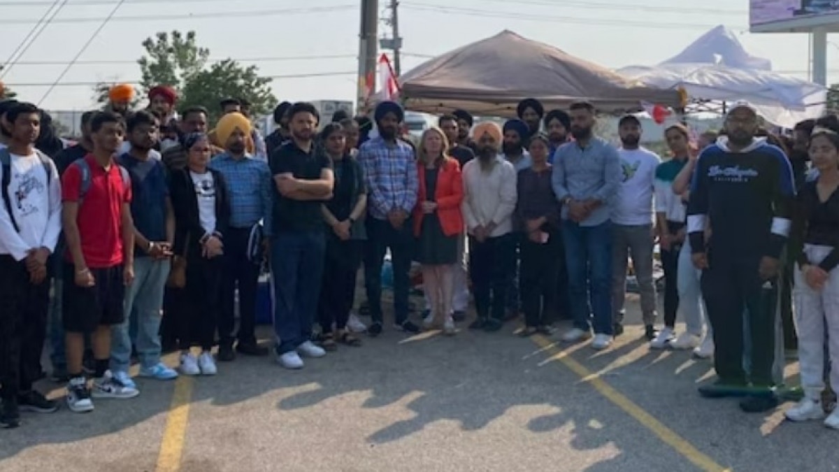 Around 700 Indian students in the country are facing deportation threats on grounds of ‘fake college admission offer letters’. Around 700 Indian students in the country are facing deportation threats on grounds of ‘fake college admission offer letters’.