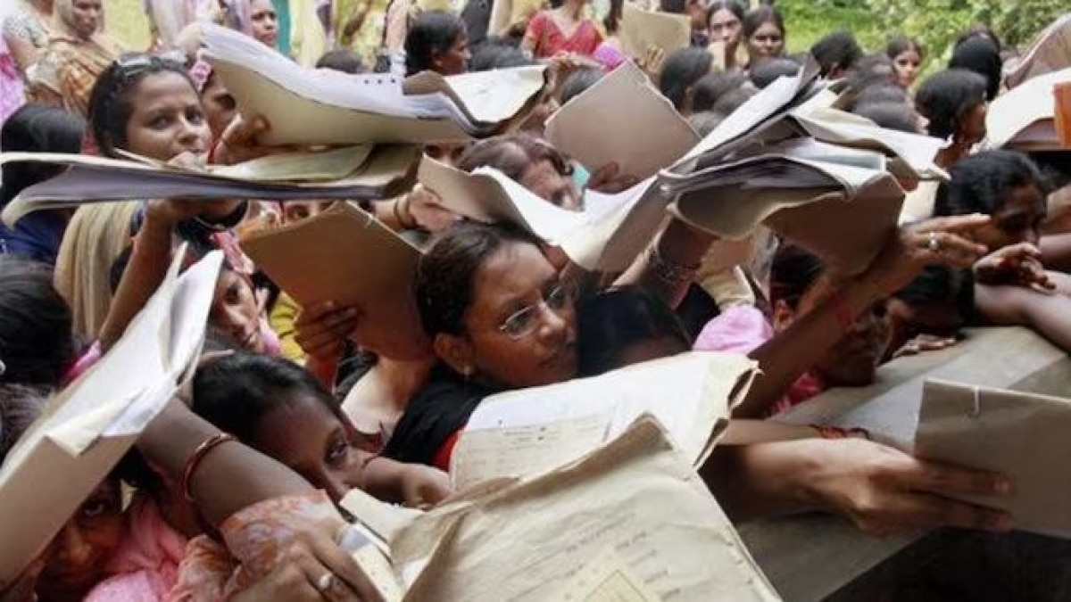 Over 55 lakh candidates with BTech, MBA, Master's degree apply for Group D jobs in Uttar Pradesh