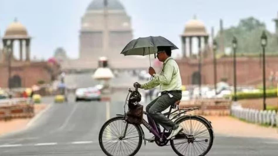 According to the IMD forecast, temperatures can go up to 40-42 degrees Celsius in Delhi According to the IMD forecast, temperatures can go up to 40-42 degrees Celsius in Delhi