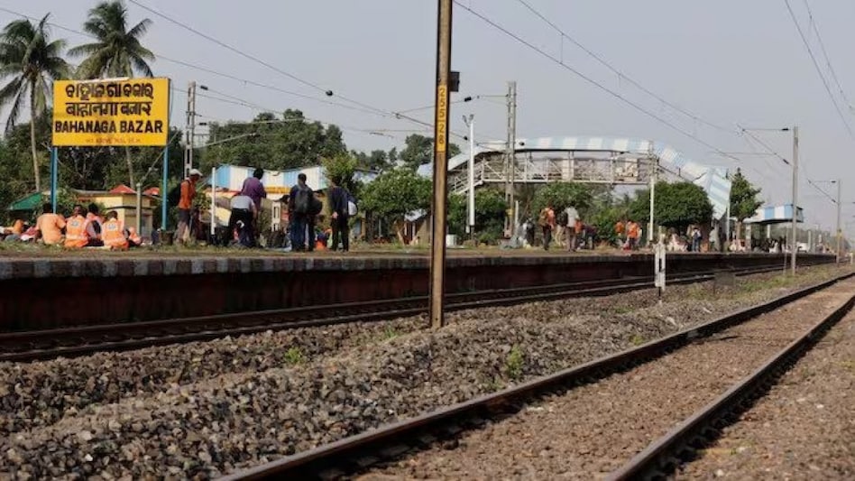 Railway Minister Ashwini Vaishnaw had on Sunday announced that a CBI probe had been recommended into the accident. Railway Minister Ashwini Vaishnaw had on Sunday announced that a CBI probe had been recommended into the accident.