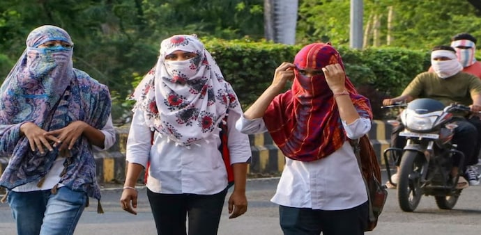 On Tuesday, Jhansi was the hottest place in Uttar Pradesh as the maximum temperature went upto 45.1 degrees Celsius. On Tuesday, Jhansi was the hottest place in Uttar Pradesh as the maximum temperature went upto 45.1 degrees Celsius.