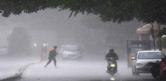 Meanwhile, In the next 48 hours, Chennai and nearby areas are likely to receive light to moderate rain with thunderstorms and lightning Meanwhile, In the next 48 hours, Chennai and nearby areas are likely to receive light to moderate rain with thunderstorms and lightning