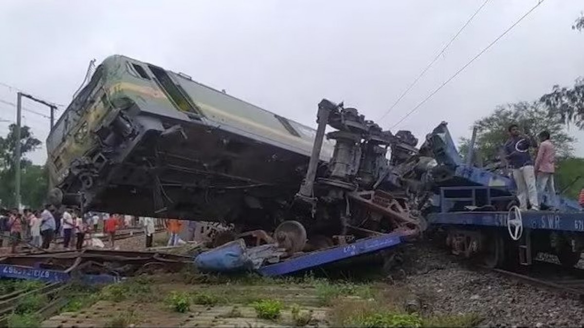 Two goods trains collide in West Bengal's Bankura; 12 bogies derailed; no casualties reported