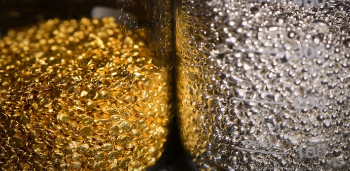 Gold, silver prices: Is it good to invest in gold now? What should your investment strategy be? (Photo: Reuters) Gold, silver prices: Is it good to invest in gold now? What should your investment strategy be? (Photo: Reuters)