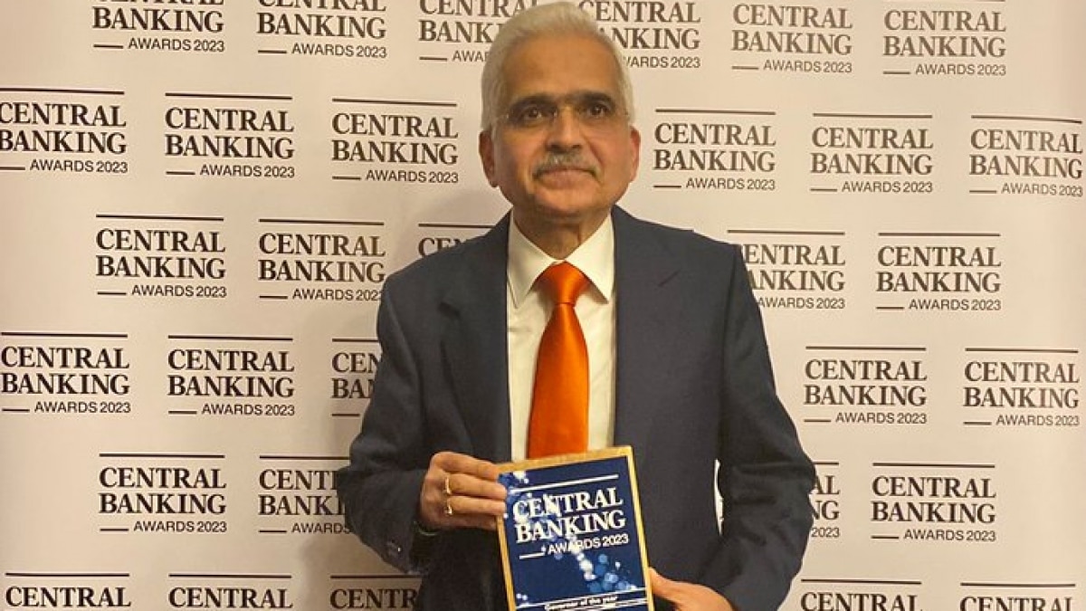 RBI Governor Shaktikanta Das receives Governor of the Year award RBI Governor Shaktikanta Das receives Governor of the Year award