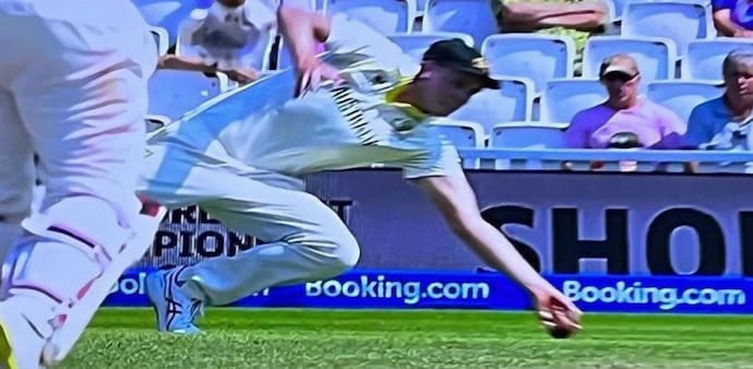 Later, the ball flew to the slip cordon where Cameron Green jumped to his left and took a one-handed catch. Later, the ball flew to the slip cordon where Cameron Green jumped to his left and took a one-handed catch.