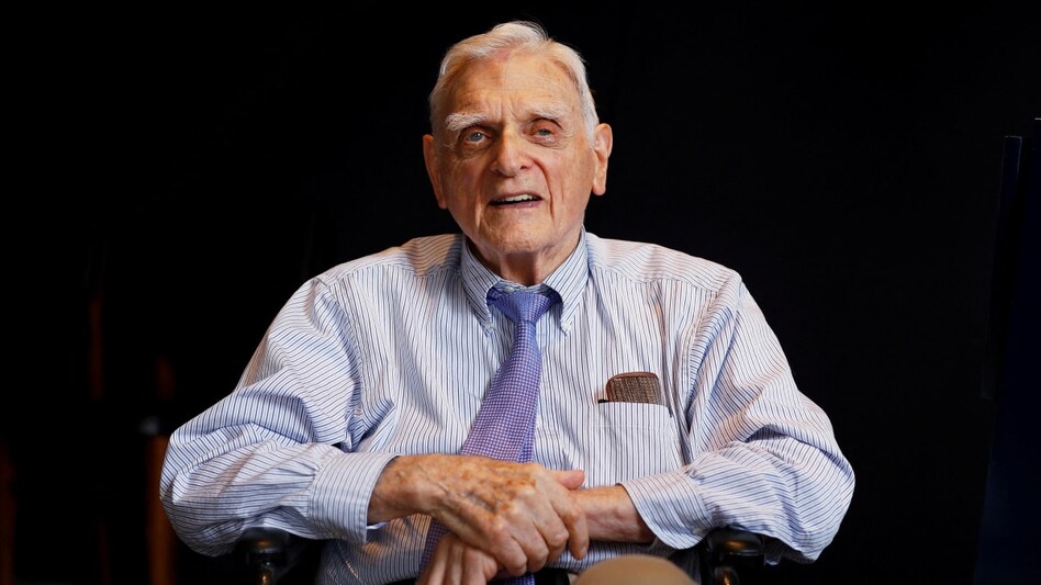 Nobel prize winner Goodenough, who made smartphones possible by inventing Lithium-Ion batteries, dies Nobel prize winner Goodenough, who made smartphones possible by inventing Lithium-Ion batteries, dies