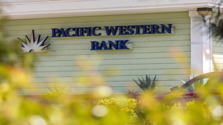 PacWest sells $3.5 billion loan portfolio to asset management firm Ares PacWest sells $3.5 billion loan portfolio to asset management firm Ares