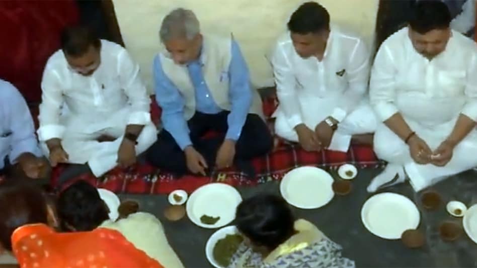 The minister ate breakfast at Sujata Kumari's residence The minister ate breakfast at Sujata Kumari's residence