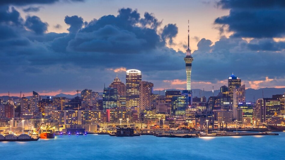 New Zealand dips into recession, putting rate hikes in doubt New Zealand dips into recession, putting rate hikes in doubt