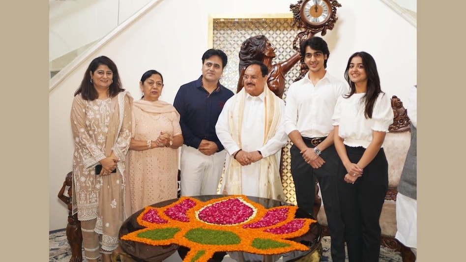 J.P. Nadda was presented with a bouquet of flowers by Sanjeev Juneja and his mother, Usha Juneja; Juneja’s sister Radhika Cheema welcomed everyone by felicitating them with the shawls J.P. Nadda was presented with a bouquet of flowers by Sanjeev Juneja and his mother, Usha Juneja; Juneja’s sister Radhika Cheema welcomed everyone by felicitating them with the shawls
