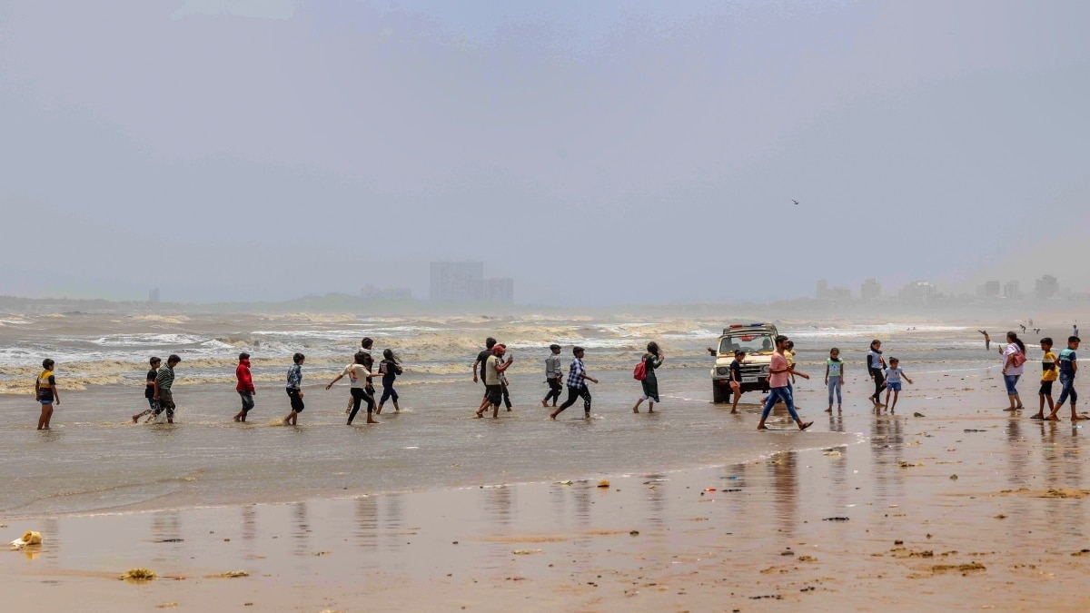 4 boys missing at sea near Juhu beach, 1 rescued, rescue ops underway, says BMC