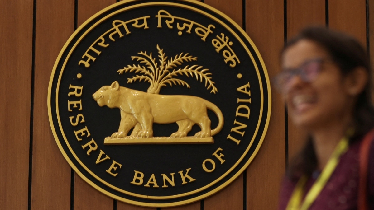Size matters? Humorous SBI Research sidenote on RBI Governors' height and their policymaking report card Size matters? Humorous SBI Research sidenote on RBI Governors' height and their policymaking report card