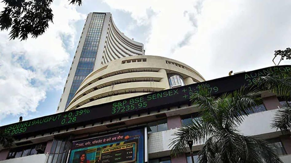 Sensex rises 99 pts, Nifty tops 18,600; PTC Industries rises 20%, RPower gains 14% Sensex rises 99 pts, Nifty tops 18,600; PTC Industries rises 20%, RPower gains 14%
