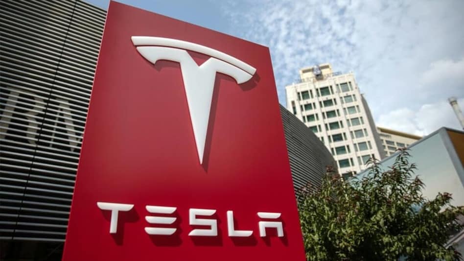 Tesla shares finally snap record 13-day win streak that added $200 bln in value Tesla shares finally snap record 13-day win streak that added $200 bln in value