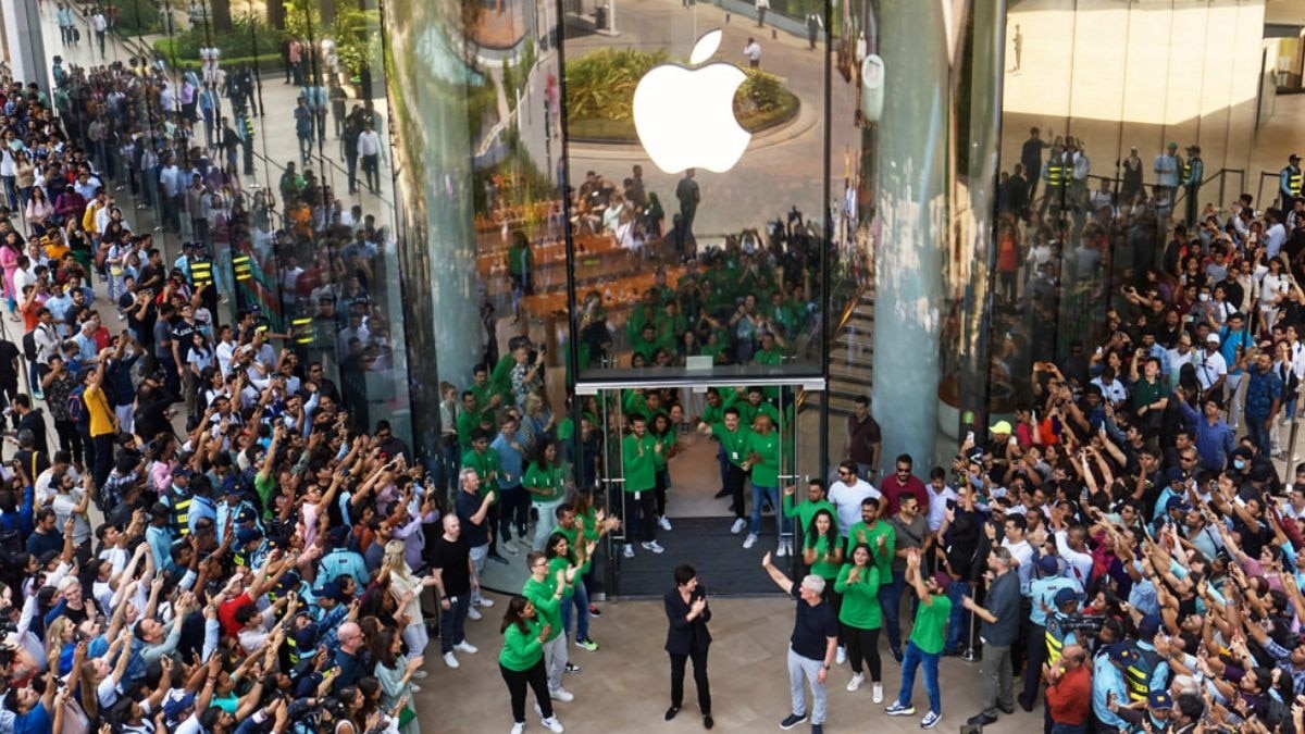 Tim Cook inaugurated Apple BKC on April 18 in India Tim Cook inaugurated Apple BKC on April 18 in India