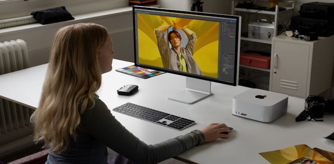 Mac Studio now comes with new M2 Max and M2 Ultra chips Mac Studio now comes with new M2 Max and M2 Ultra chips