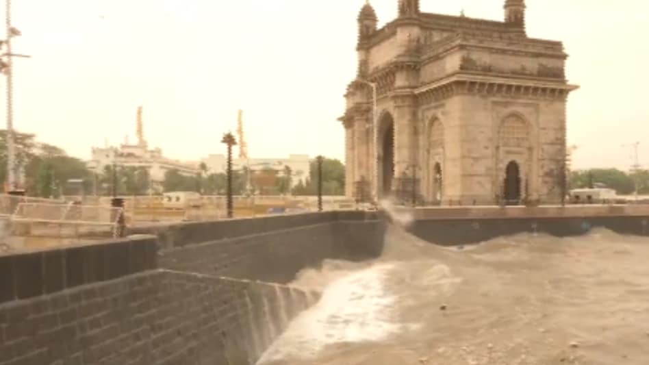 Skymet Weather reported, "Strong winds are possible along the Maharashtra and Gujarat coasts. High waves may occur in the sea along Gujarat and Maharashtra coast" Skymet Weather reported, "Strong winds are possible along the Maharashtra and Gujarat coasts. High waves may occur in the sea along Gujarat and Maharashtra coast"