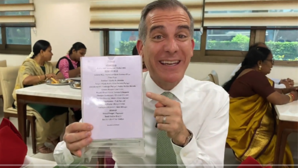 WATCH: US ambassador Eric Garcetti relishes South Indian delicacies at Tamil Nadu Bhawan in Delhi