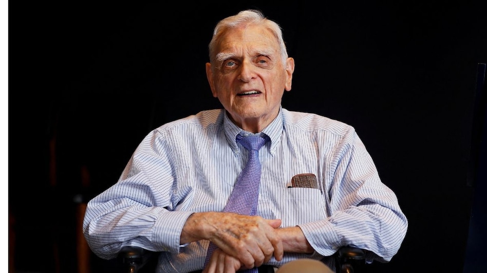 John B. Goodenough dies at the age of 100 John B. Goodenough dies at the age of 100