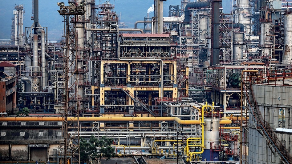 A Bharat Petroleum Corporation oil refinery in Mumbai’s Mahul A Bharat Petroleum Corporation oil refinery in Mumbai’s Mahul