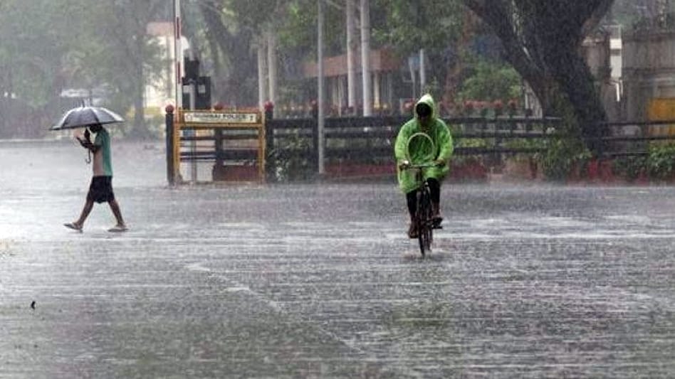 Mumbai will continue to receive extremely heavy rainfall in isolated areas till Saturday, as per the Met department Mumbai will continue to receive extremely heavy rainfall in isolated areas till Saturday, as per the Met department