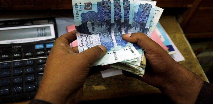 Pakistan slashes trade deficit by 43% in FY23 amid debt crisis: Report Pakistan slashes trade deficit by 43% in FY23 amid debt crisis: Report