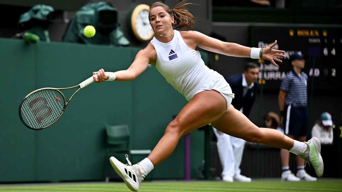 Tennis - Wimbledon - All England Lawn Tennis and Croquet Club, London, Britain - Britain's Jodie Burrage in action during her second round match against Russia's Daria Kasatkina (REUTERS/Dylan Martinez) Tennis - Wimbledon - All England Lawn Tennis and Croquet Club, London, Britain - Britain's Jodie Burrage in action during her second round match against Russia's Daria Kasatkina (REUTERS/Dylan Martinez)
