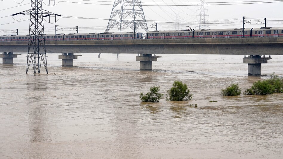 Delhi Floods: Yamuna’s water level remains unchanged at 208.62 metres Delhi Floods: Yamuna’s water level remains unchanged at 208.62 metres
