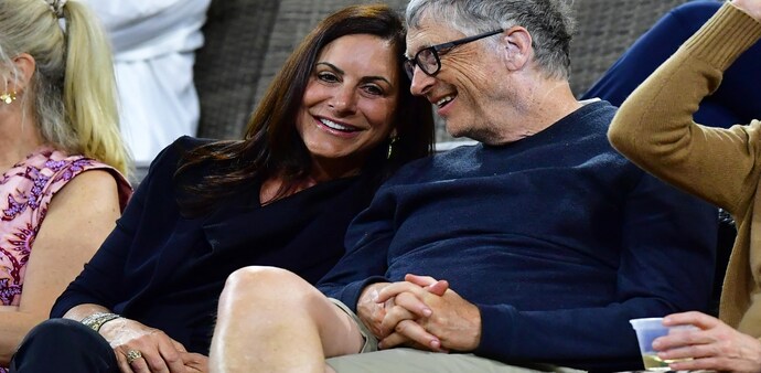 Bill Gates not engaged to girlfriend Paula Hurd, confirms billionaire's spokesperson Bill Gates not engaged to girlfriend Paula Hurd, confirms billionaire's spokesperson