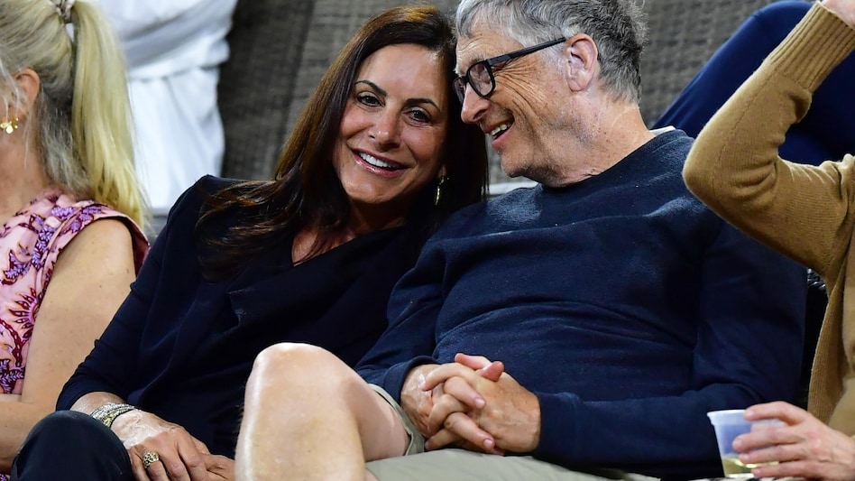 Bill Gates not engaged to girlfriend Paula Hurd, confirms billionaire's spokesperson Bill Gates not engaged to girlfriend Paula Hurd, confirms billionaire's spokesperson