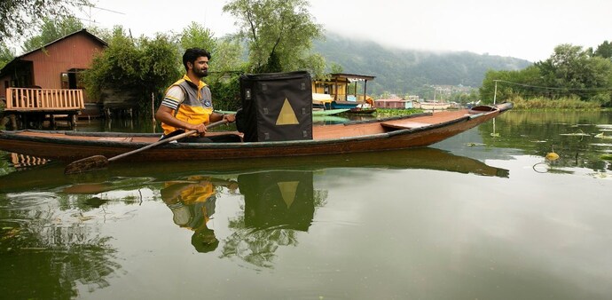 Murtaza Khan Kashi delivering Amazon packages Murtaza Khan Kashi delivering Amazon packages