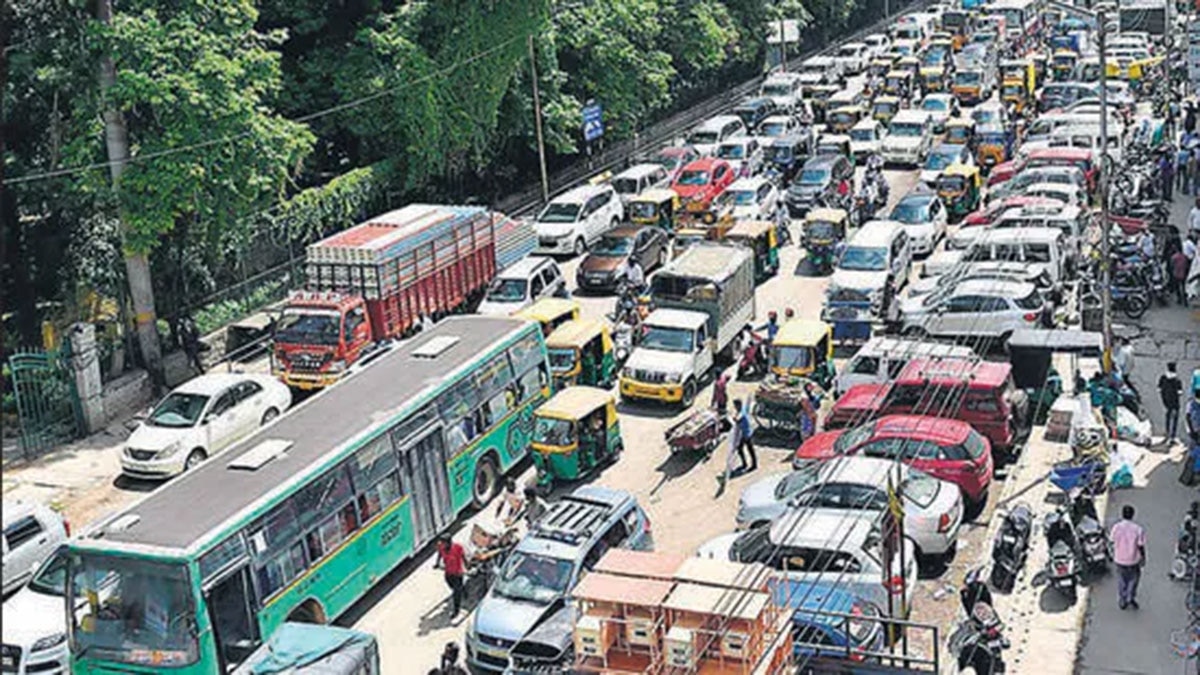 The concept of double-decker tunnel road, separate lane for two wheelers and tunnel road model in other countries were also discussed during the meeting. The concept of double-decker tunnel road, separate lane for two wheelers and tunnel road model in other countries were also discussed during the meeting.