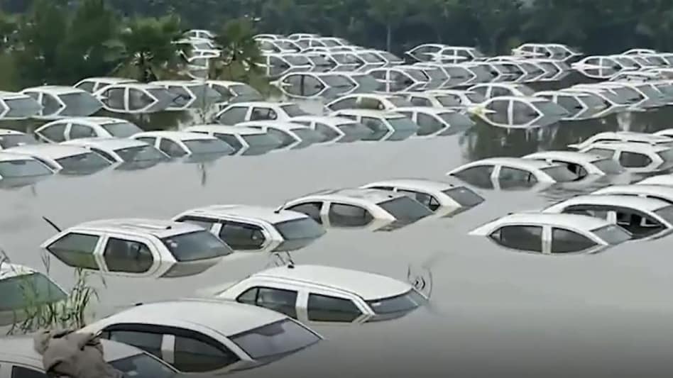 The Hindon river has breached the embankment near the Ghaziabad forest. The Hindon river has breached the embankment near the Ghaziabad forest.