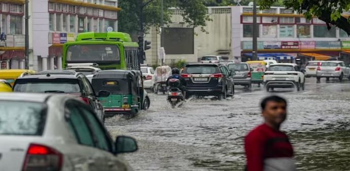 Delhi recorded 153 mm of rain in 24 hours ending 8:30 on Sunday, the highest in a single day in July since 1982 Delhi recorded 153 mm of rain in 24 hours ending 8:30 on Sunday, the highest in a single day in July since 1982