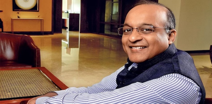 Sashi Jagdishan will take over from chairman Deepak Parekh, 78, who announced his retirement on Friday ahead of the mega merger of HDFC Bank and HDFC. Sashi Jagdishan will take over from chairman Deepak Parekh, 78, who announced his retirement on Friday ahead of the mega merger of HDFC Bank and HDFC.