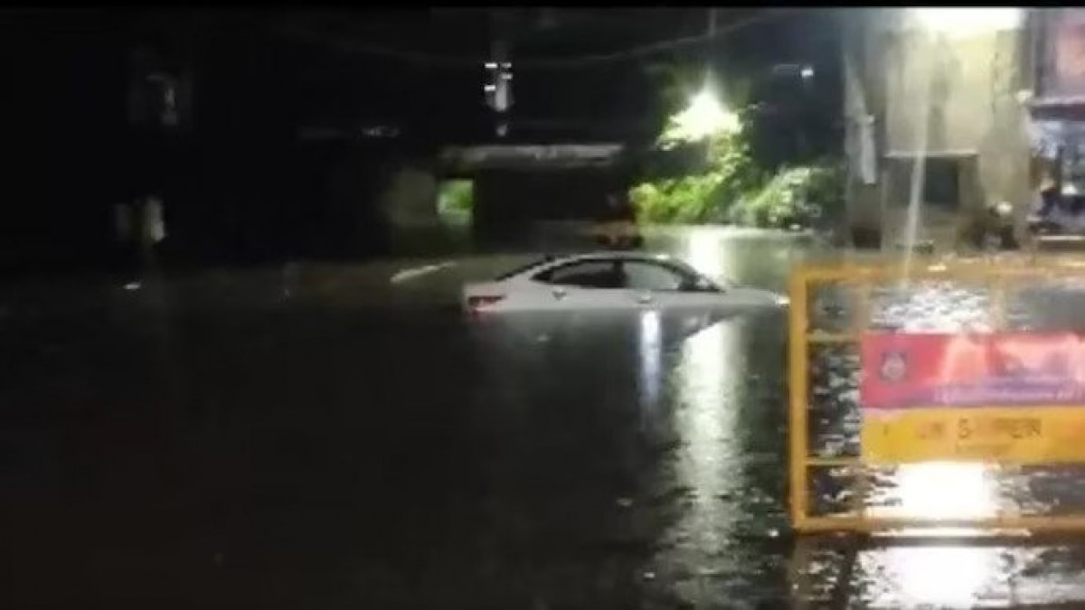 Even though the duration of the rain was relatively short, the Nadiad region received about three inches of rainfall Even though the duration of the rain was relatively short, the Nadiad region received about three inches of rainfall
